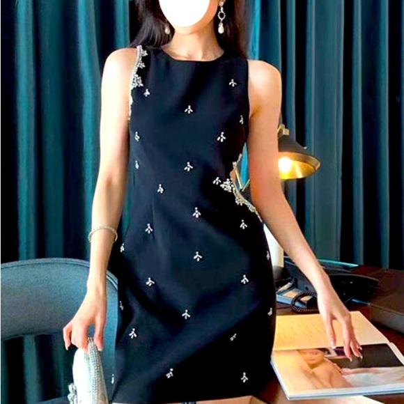 🌸NEW🌸Fashion design black sleeveless dress with rhinestones hollowed dress - Picture 2 of 7